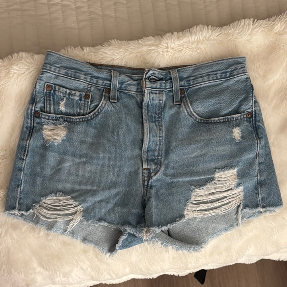 Levi’s 501 shorts, light wash